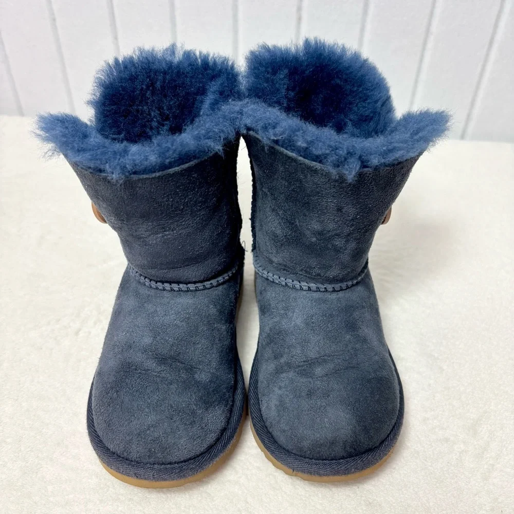 UGG Bailey Button‎ Blue Shearling Boots Size 9 Toddler
